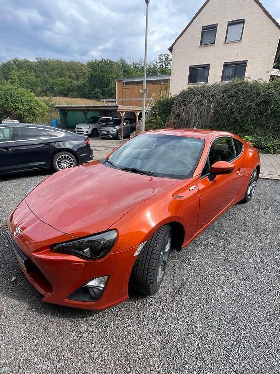 Orange Gebraucht 2012 Toyota GT86 GT Coupé | 20.999 € (Etwas zu teuer) - Bild 1/4