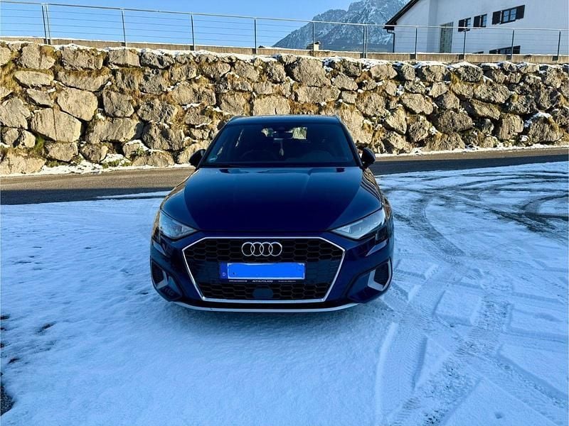 Blau Gebraucht 2021 Audi A3 Sportback Advanced Kombi | 22.800 € (Fairer Preis) - Bild 1/4