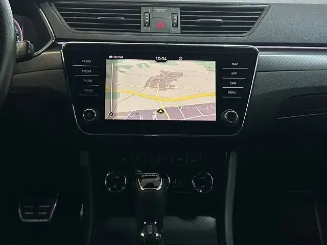 Gebraucht Skoda Superb SportLine 150 PS (110 kW) 2024 Weiss Kombi