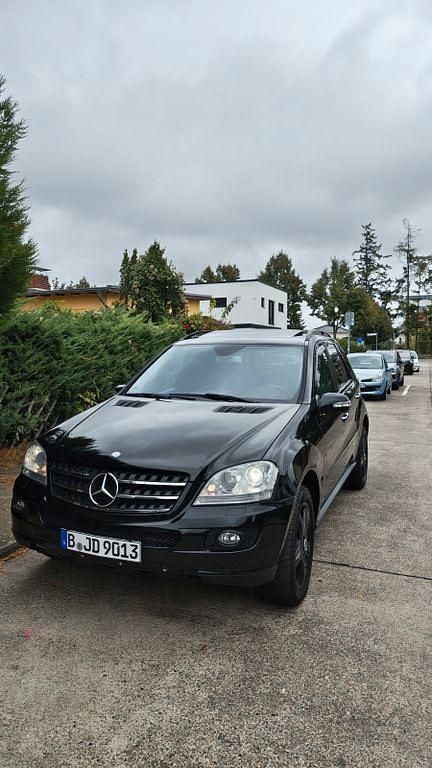 Gebraucht Mercedes ML320 224 PS (164 kW) 2007 Schwarz SUV