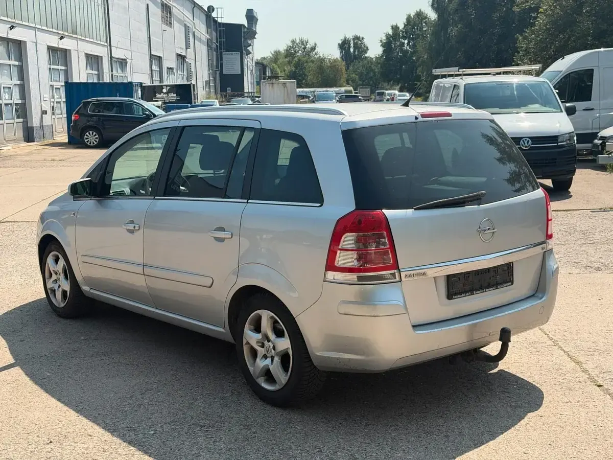 Gebraucht Opel Zafira 140 PS (102 kW) 2008 Silber Van / Kleinbus
