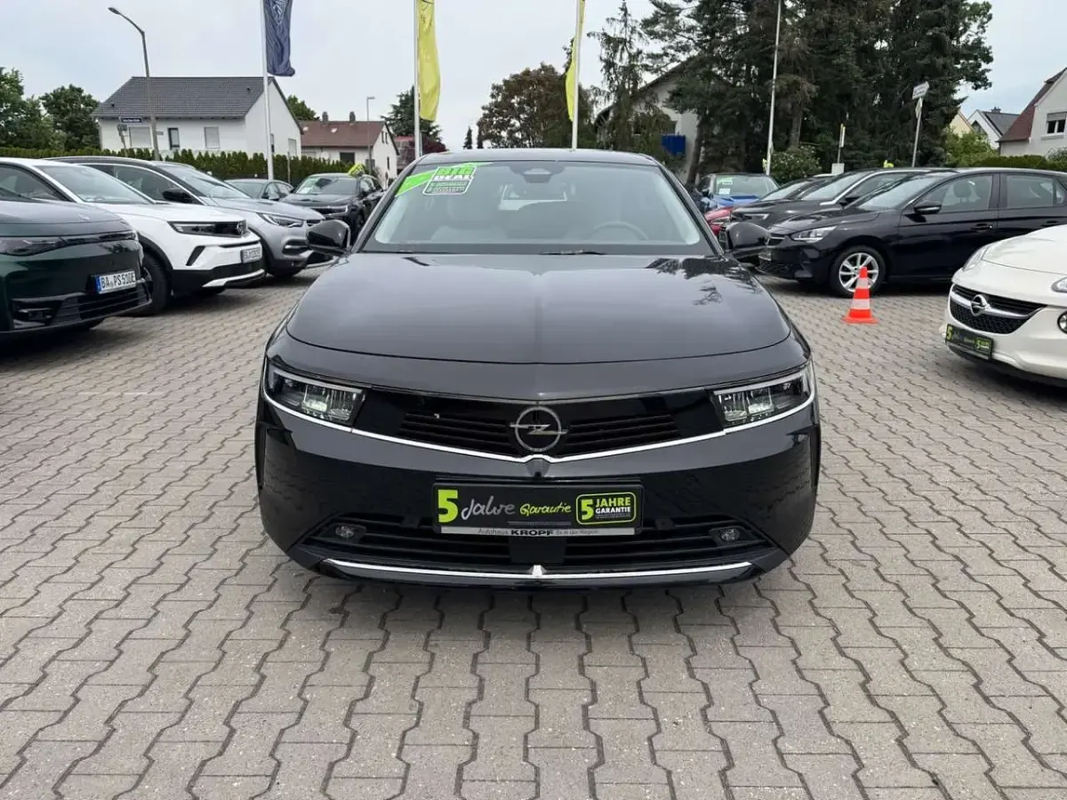Gebraucht Opel Astra Elegance 131 PS (96 kW) 2023 Schwarz Kleinwagen
