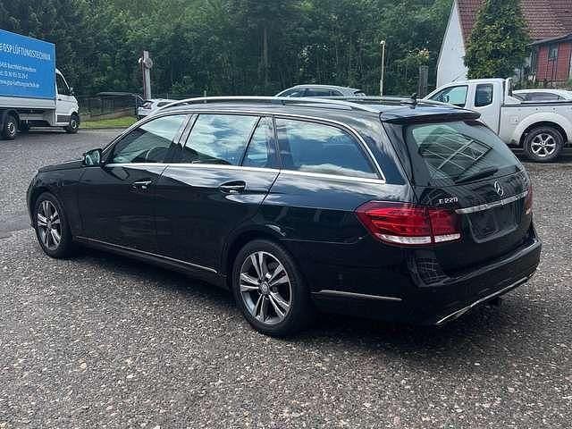 Gebraucht Mercedes E220 170 PS (125 kW) 2016 Obsidianschwarz  metalliclack Kombi