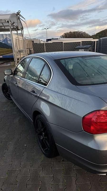 Gebraucht BMW 320 Sport Line 245 PS (180 kW) 2011 Grau Limousine