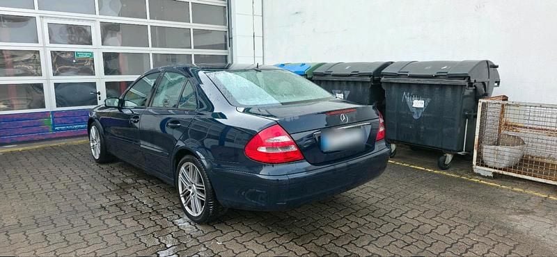 Gebraucht Mercedes E240 177 PS (130 kW) 2003 Blau Limousine