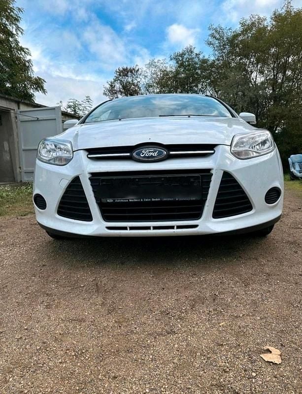 Gebraucht Ford Focus 100 PS (73 kW) 2014 Weiß Kombi