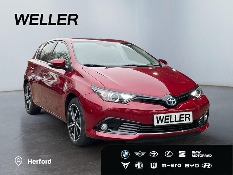 Gebraucht Toyota Auris Hybrid Team 136 PS (100 kW) 2018 Rot Limousine