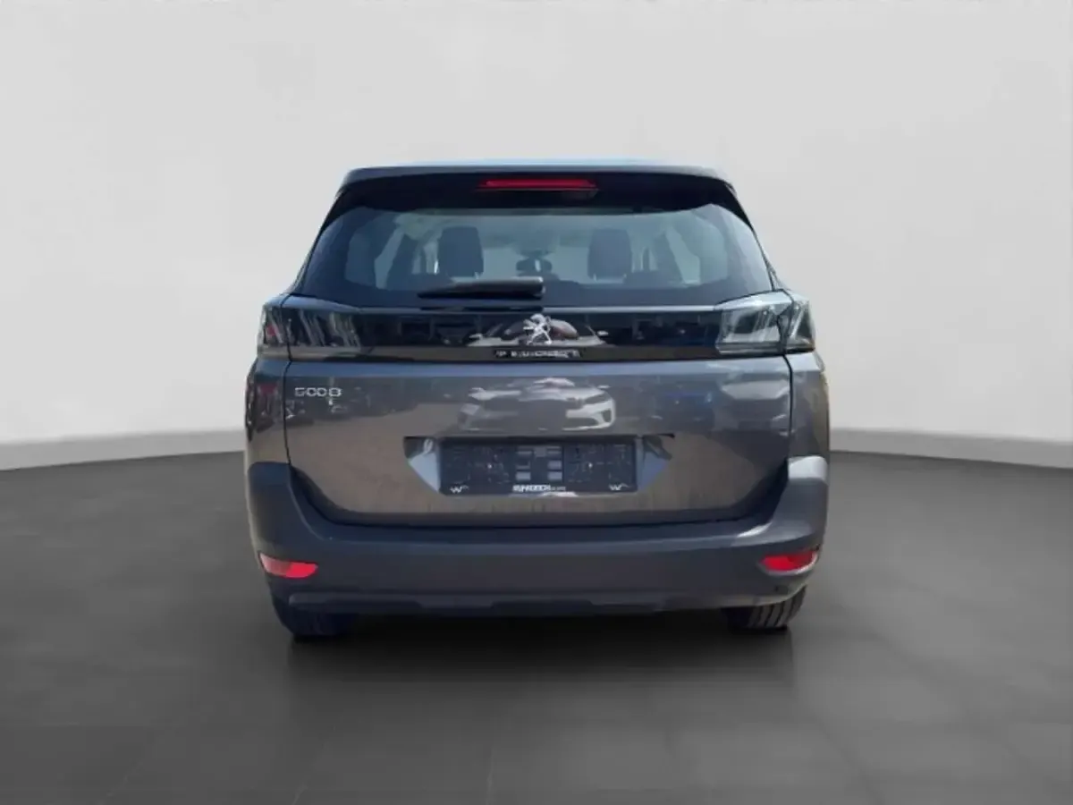 Gebraucht Peugeot 5008 Active 131 PS (96 kW) 2022 Lackierung platiniumgrau/meta SUV