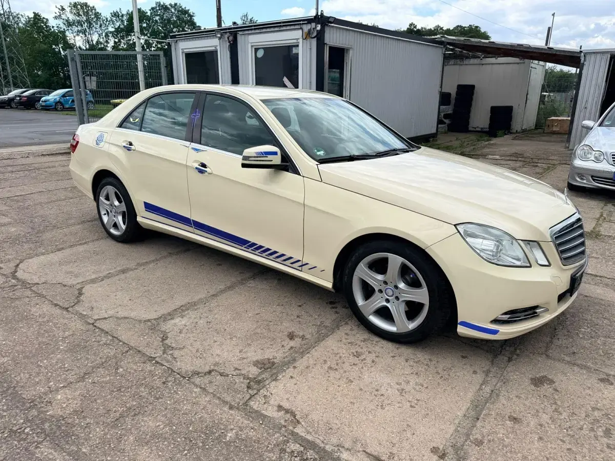 Gebraucht Mercedes E200 136 PS (100 kW) 2013 Beige Limousine