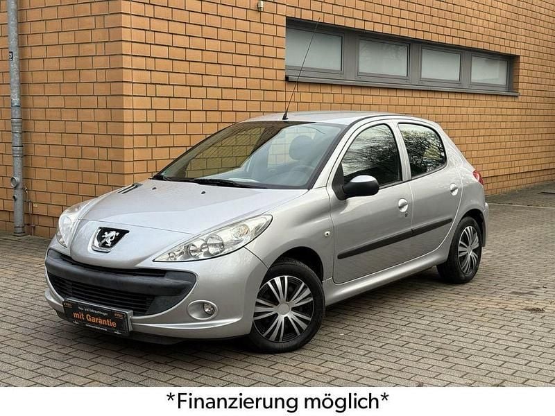 Gebraucht Peugeot 206+ 60 PS (44 kW) 2012 Lackierung aluminiumgrau/meta Kleinwagen