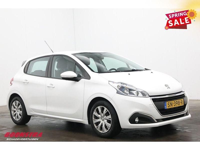 Gebraucht Peugeot 208 75 PS (55 kW) 2018 Weiß Kleinwagen