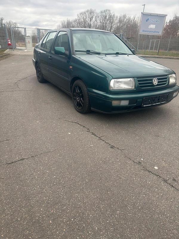 Grün Gebraucht 1997 VW Vento Limousine | 1.650 € (Guter Preis) - Bild 1/4