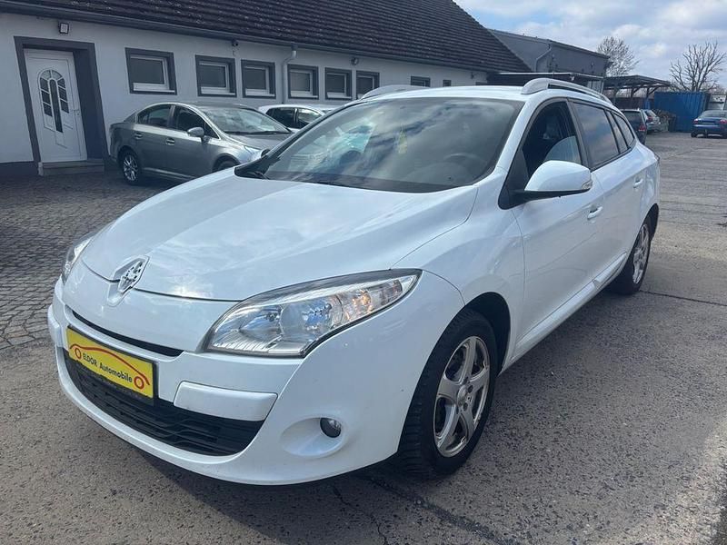 Gebraucht Renault Mégane III Expression 101 PS (74 kW) 2011 Weiß Limousine