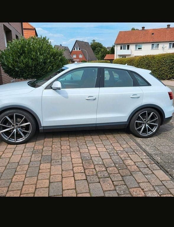 Orange Gebraucht 2011 Audi Q3 SUV | 16.900 € (Etwas zu teuer) - Bild 1/4