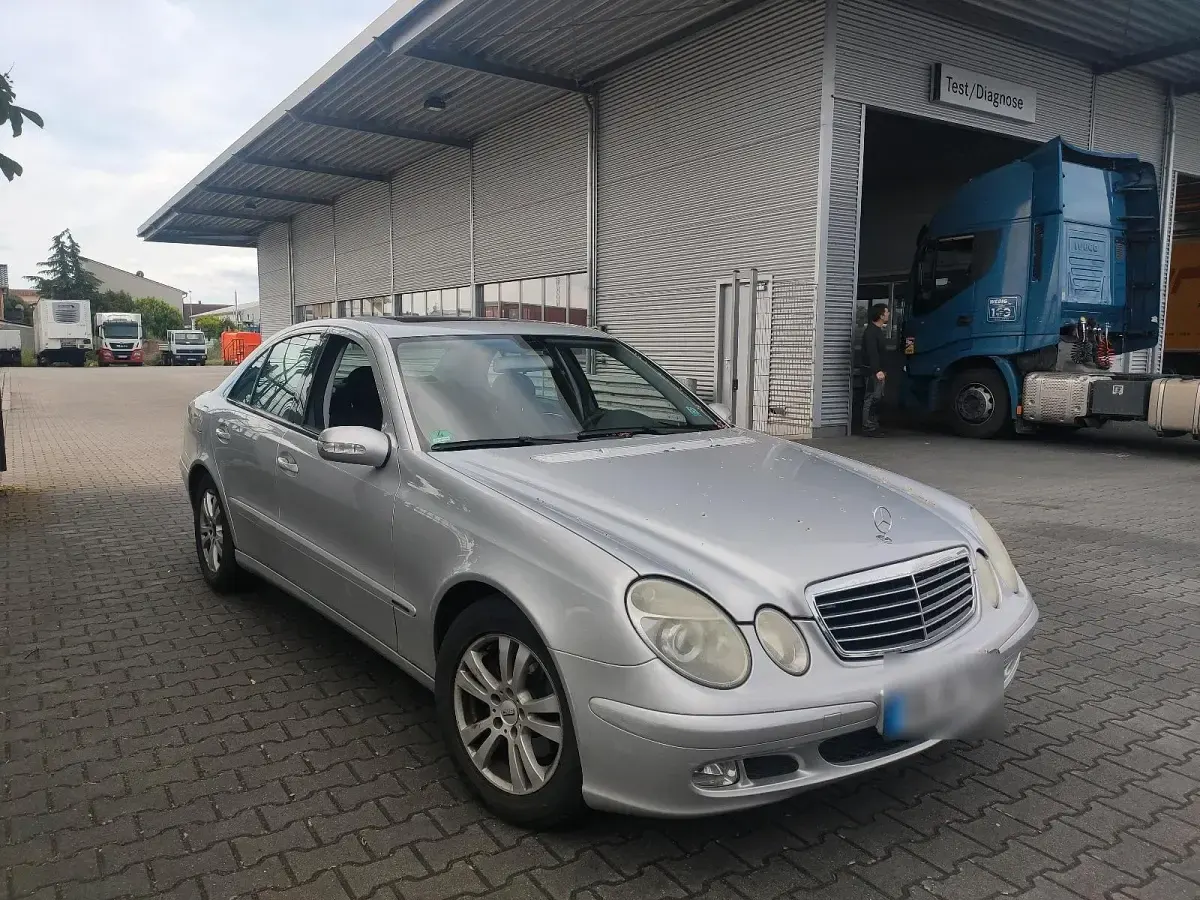 Gebraucht Mercedes E270 177 PS (130 kW) 2002 Limousine