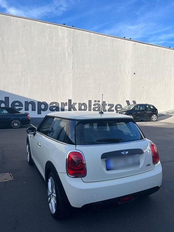 Usado Mini ONE 102 CV (75 kW) 2017 Beige Utilitario
