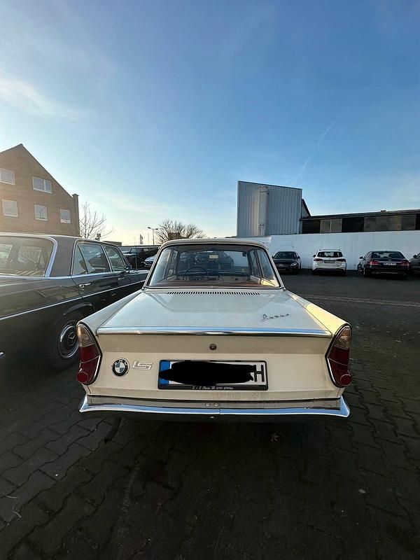Beige Gebraucht 1963 BMW 700 Basis Limousine | 7.000 € - Bild 1/4