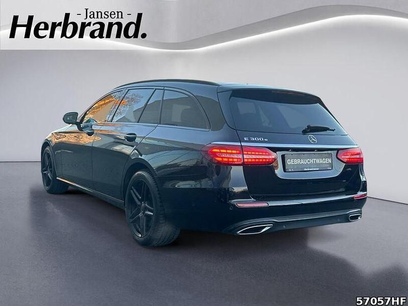 Gebraucht Mercedes E300 122 PS (89 kW) 2022 Schwarz