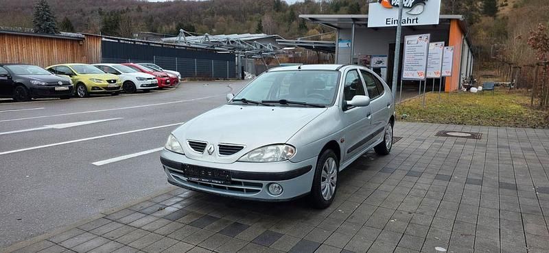 Gebraucht Renault Mégane Authentique 107 PS (78 kW) 2000 Silber Limousine