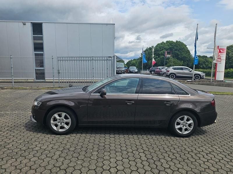 Braun Gebraucht 2011 Audi A4 Limousine | 6.000 € (Superpreis) - Bild 1/4