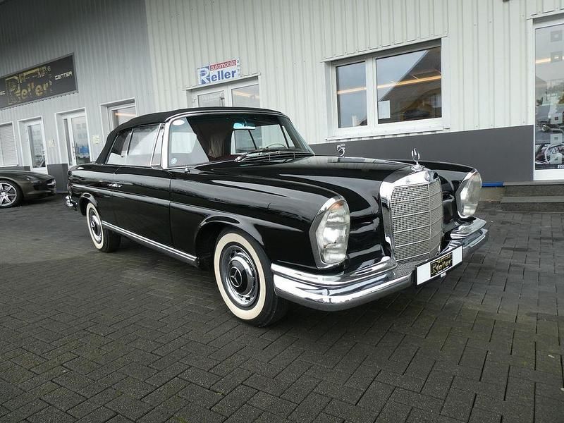Schwarz Gebraucht 1963 Mercedes 220 SE Cabrio | 119.900 € - Bild 1/4