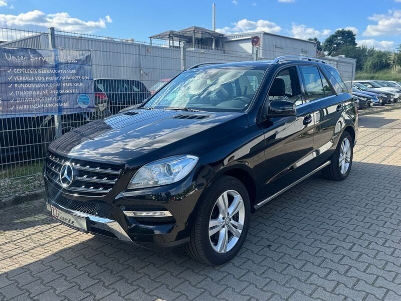 Schwarz Gebraucht 2013 Mercedes ML350 Sport SUV | 26.790 € (Fairer Preis) - Bild 1/4