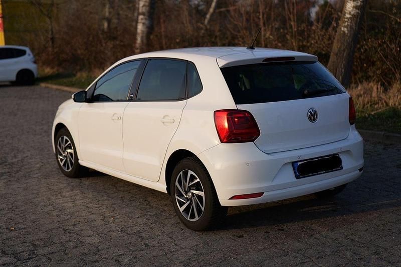 Second-hand VW Polo Sound 75 CP (55 kW) 2017 Alb Berlinǎ