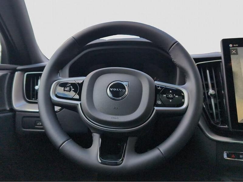 Gebraucht Volvo XC60 Plus 250 PS (183 kW) 2025 Onyx black SUV