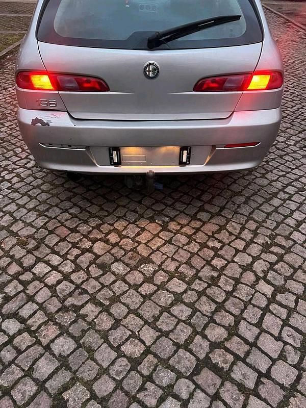 Gebraucht Alfa Romeo 156 115 PS (84 kW) 2005 Silber Kleinwagen