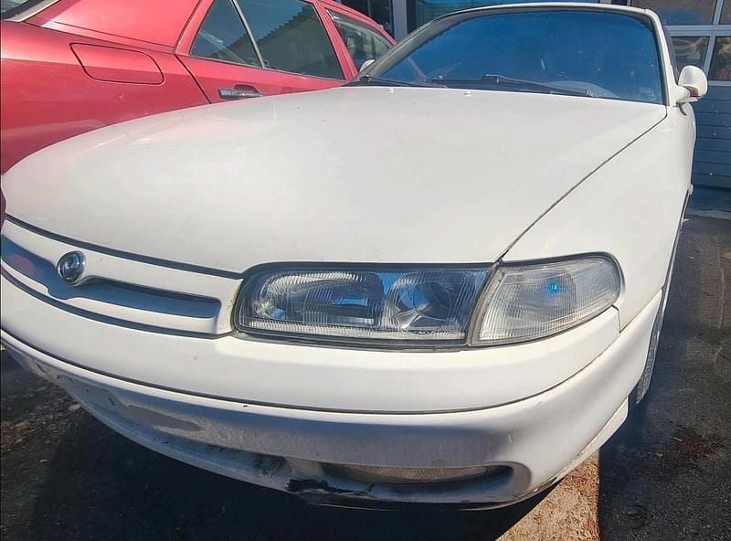 Weiß Gebraucht 1996 Mazda 626 Limousine | 1.300 € - Bild 1/4