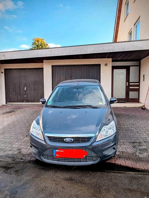 Grau Gebraucht 2010 Ford Focus Kombi | 3.900 € (Fairer Preis) - Bild 1/4