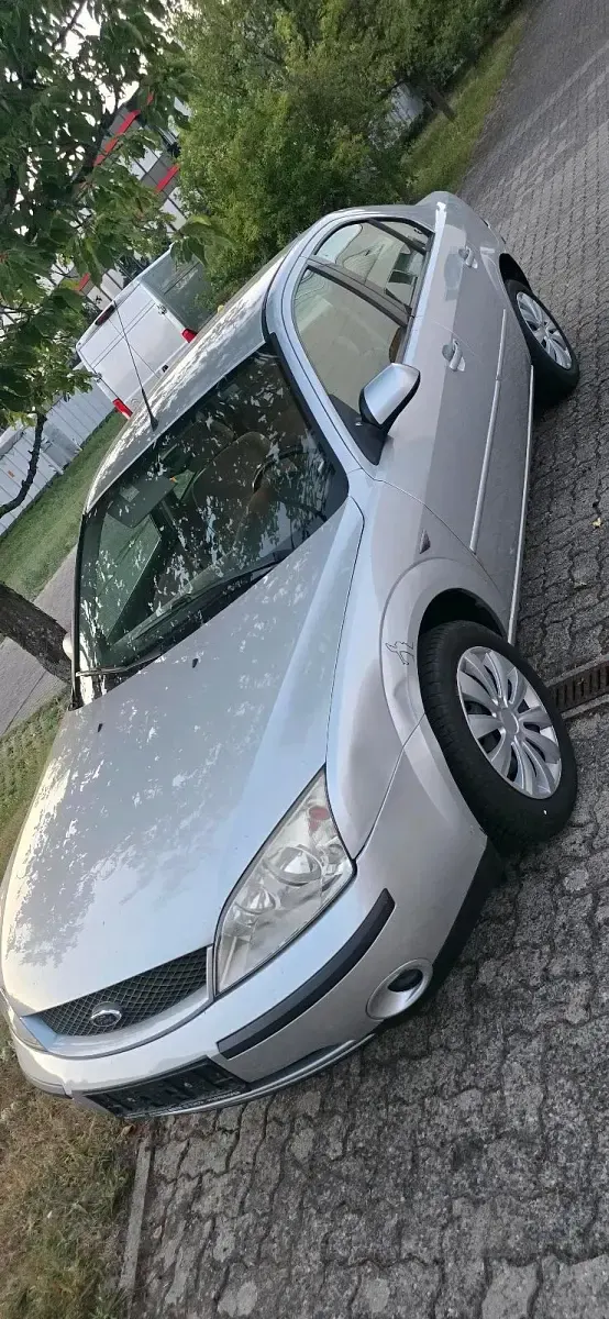Gebraucht Ford Mondeo 125 PS (91 kW) 2002 Grau Limousine