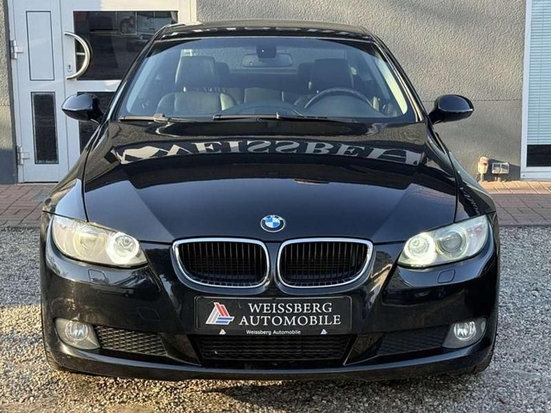 Gebraucht BMW 320 177 PS (130 kW) 2010 Schwarz Coupé