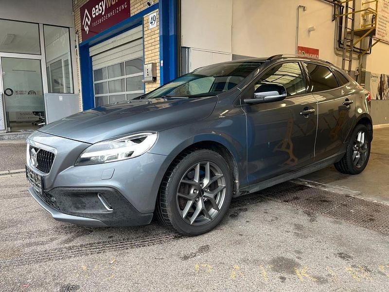 Grau Gebraucht 2017 Volvo V40 CC Kombi | 16.590 € (Fairer Preis) - Bild 1/4
