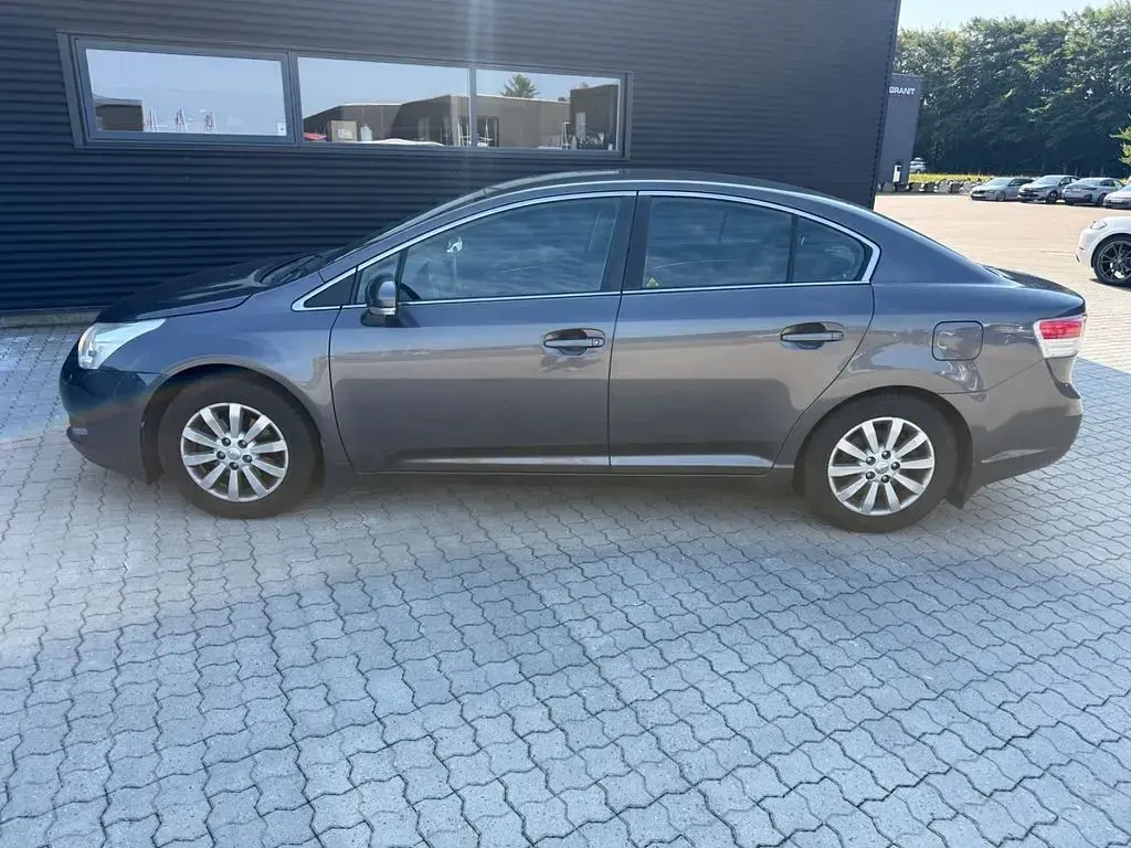 Gebraucht Toyota Avensis Sol 147 PS (108 kW) 2010 Grau Limousine