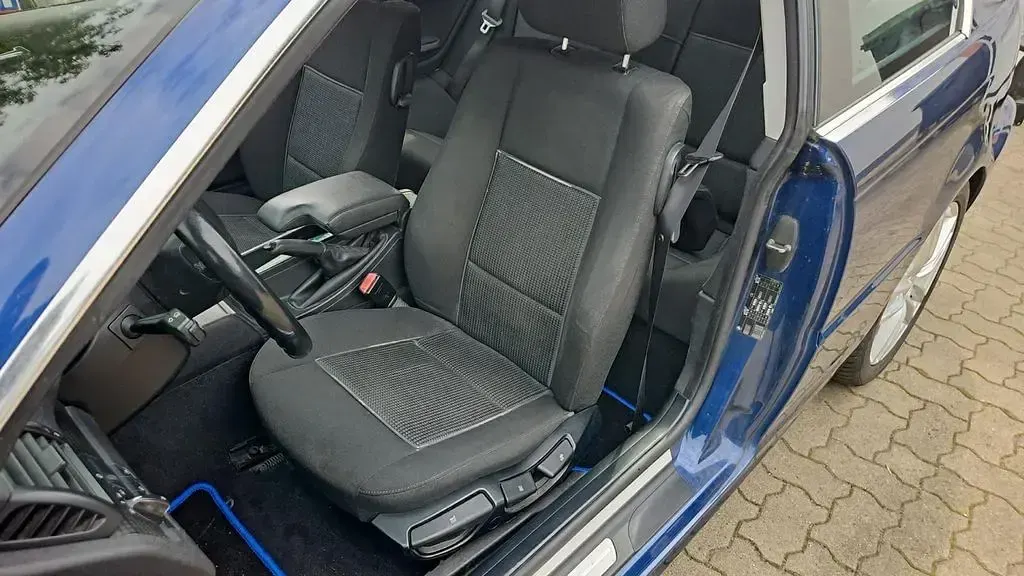 Gebraucht BMW 320 Cabriolet 170 PS (125 kW) 2003 Blau Cabrio