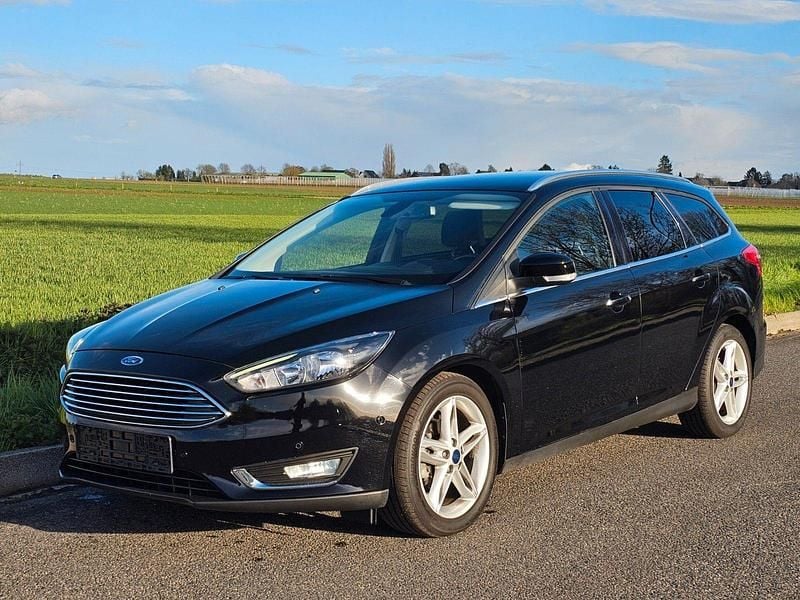 Gebraucht Ford Focus Titanium 125 PS (91 kW) 2017 Schwarz Kombi