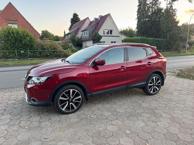 Rot Gebraucht 2016 Nissan Qashqai 360º SUV | 10.700 € (Guter Preis) - Bild 1/4