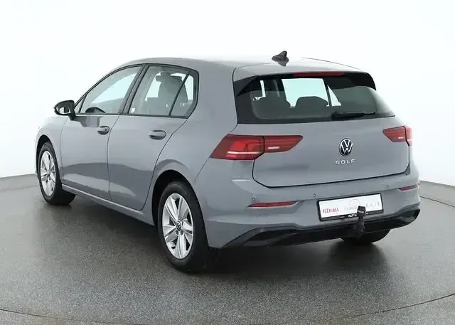 Gebraucht VW Golf VIII Style 131 PS (96 kW) 2024 Grau Limousine