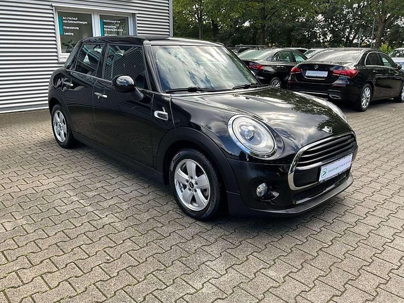 Gebraucht Mini Cooper 136 PS (100 kW) 2017 Midnight black metallic Kleinwagen