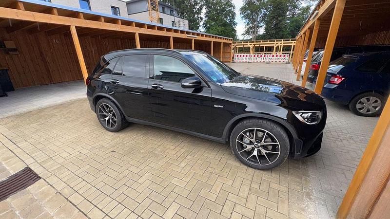 Schwarz Gebraucht 2022 Mercedes GLC43 AMG AMG SUV | 61.900 € (Etwas zu teuer) - Bild 1/4