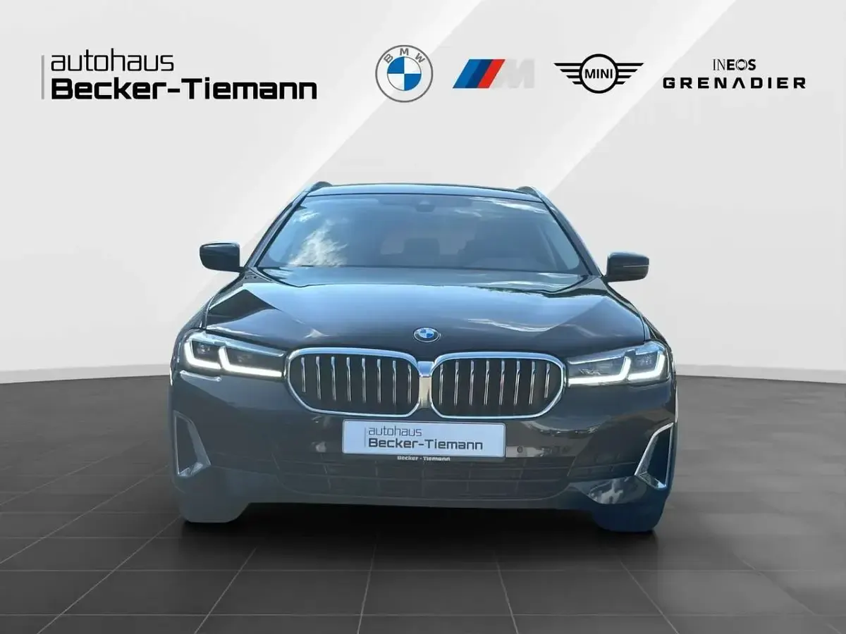 Gebraucht BMW 530 Luxury Line 252 PS (185 kW) 2021 Saphirschwarz Kombi