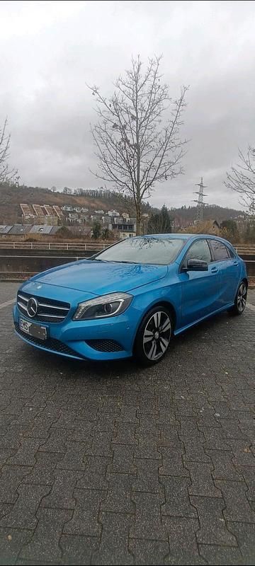 Gebraucht Mercedes A200 140 PS (102 kW) 2015 Blau Kleinwagen
