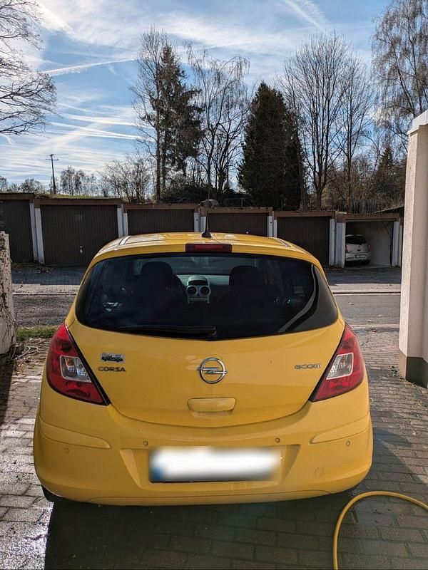 Second-hand Opel Corsa Edition 95 CP (69 kW) 2011 Galben Hatchback