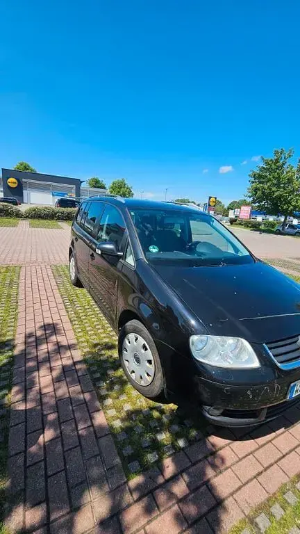 Gebraucht VW Touran Trendline 101 PS (74 kW) 2004 Schwarz Van / Kleinbus