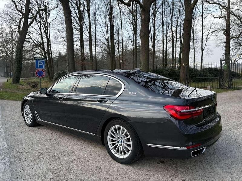 Gebraucht BMW 740L 258 PS (189 kW) 2017 Sophistograu brillanteffekt me Limousine