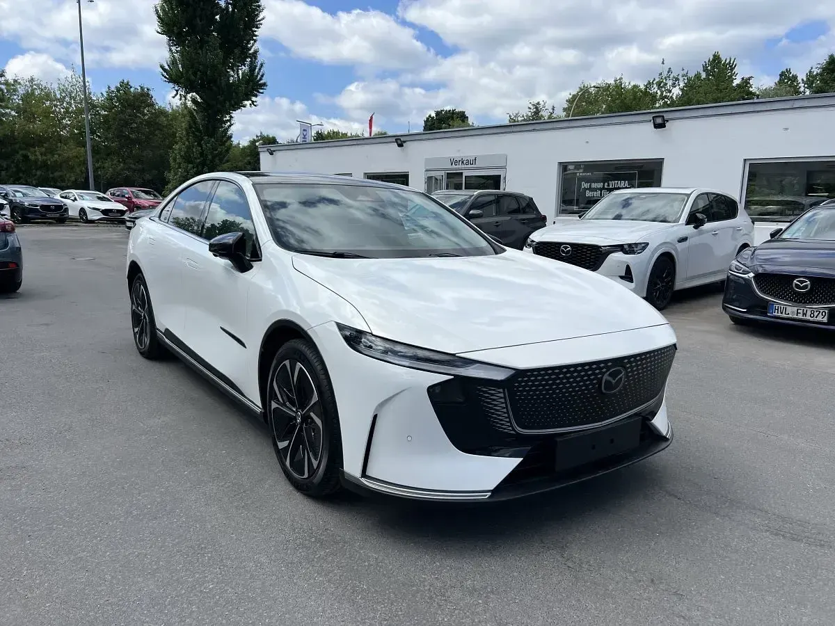 Neu Mazda 6e 180 kW (245 PS) 2026 Crystal white pearl Limousine