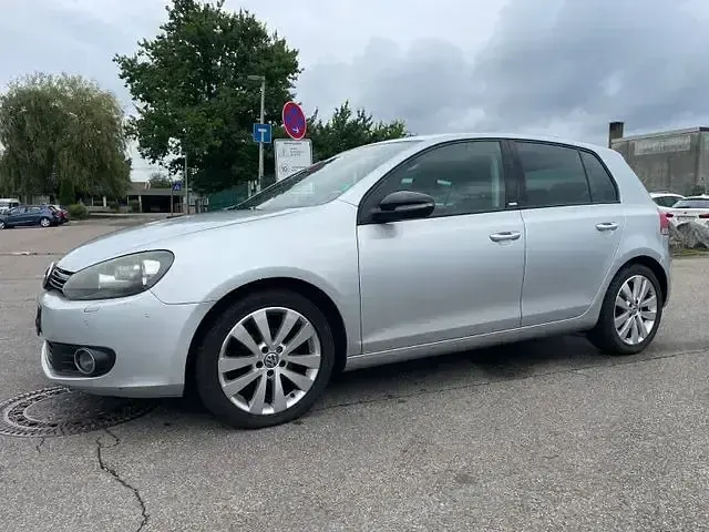 Gebraucht VW Golf VI Style 105 PS (77 kW) 2011 Reflexsilber Kleinwagen