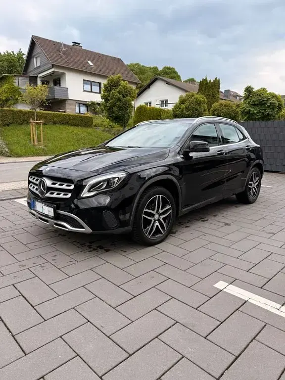 Używany Mercedes GLA220 177 KM (130 kW) 2017 Czarny SUV