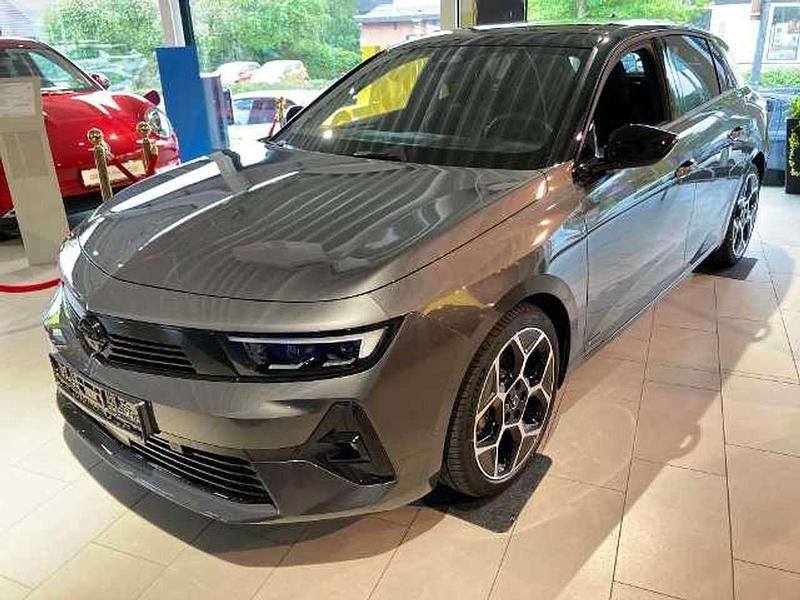 Grau Gebraucht 2023 Opel Astra Ultimate SUV | 34.990 € - Bild 1/4